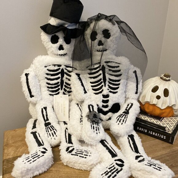 NEW Isaac Mizrahi Halloween RARE 2024 Skeleton Bride & Groom Pillow Set - Picture 1 of 3